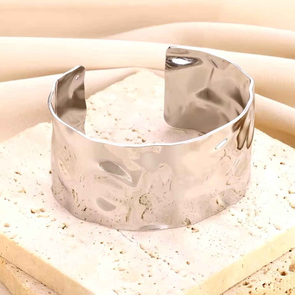 Texture 18K PVD Plated Stainless Steel Wide Cuff Bracelet hypoallergenic